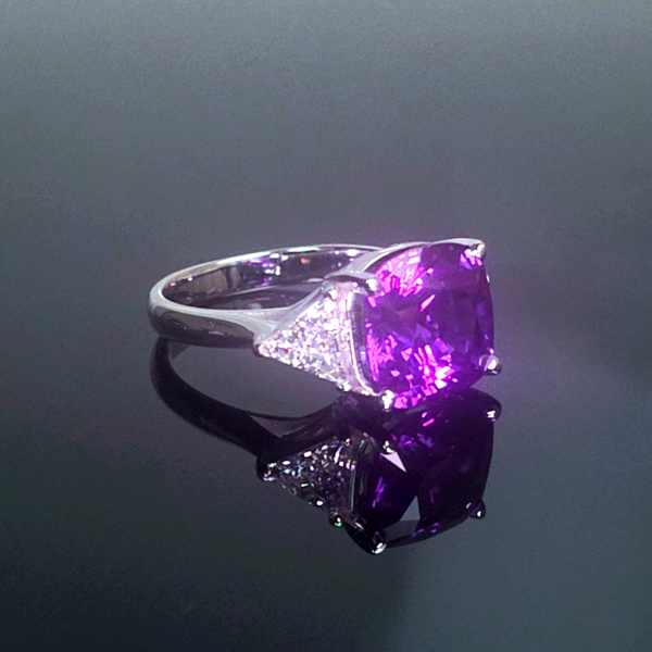 實驗室紫色剛玉枕形9克拉 