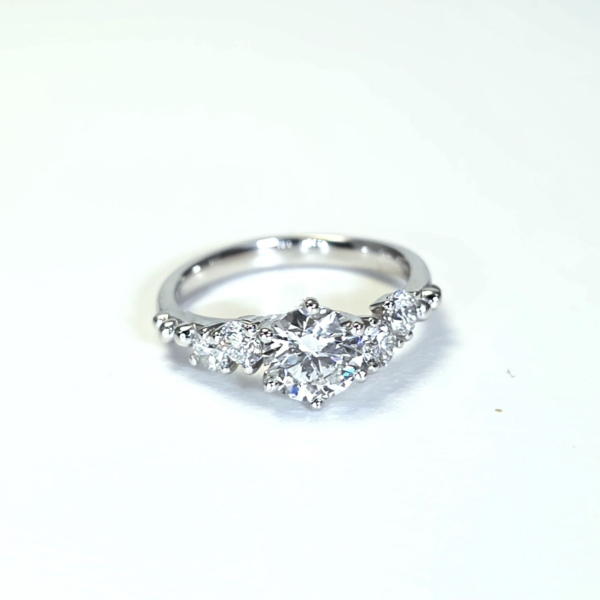 實驗室鑽石圓形女戒1克拉 