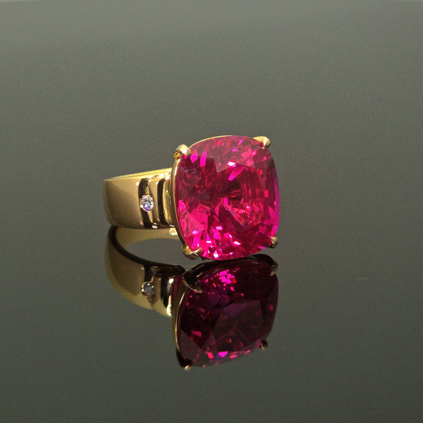 實驗室红寶石枕形女戒25克拉 